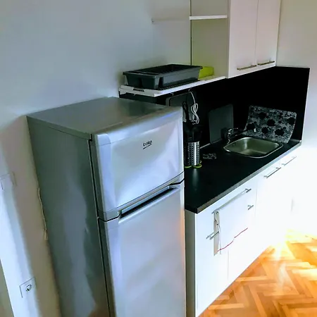 R01 Novi 2025 Appartement Pula